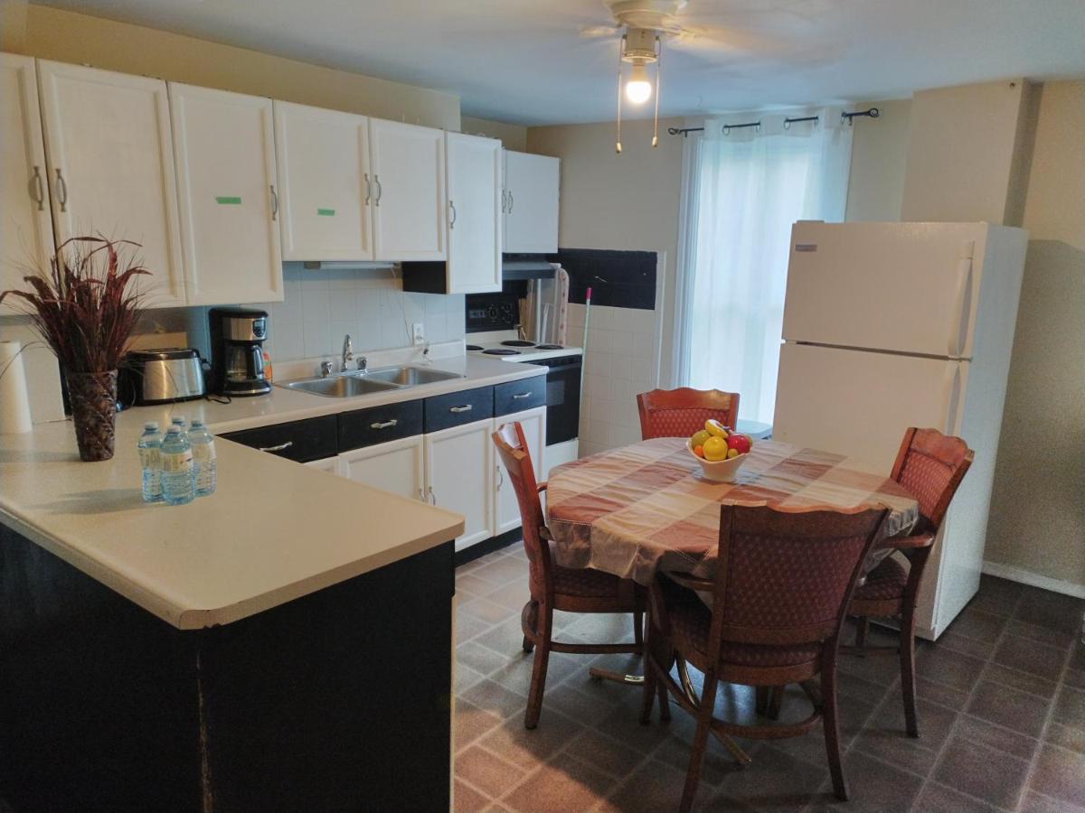 Cozy Downtown Two Bedrooms Free Parking Kingston Exterior foto